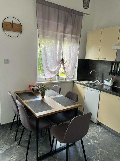 Apartman Laura ドラマリ 部屋 写真
